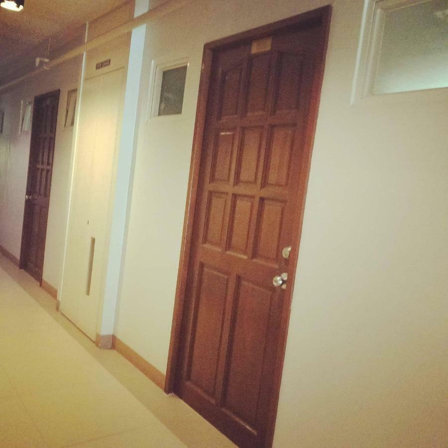 Studio At La Guardia سيبو المظهر الخارجي الصورة