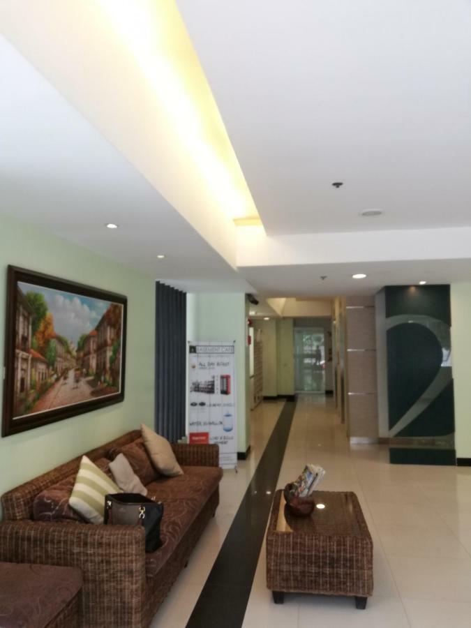 Studio At La Guardia سيبو المظهر الخارجي الصورة